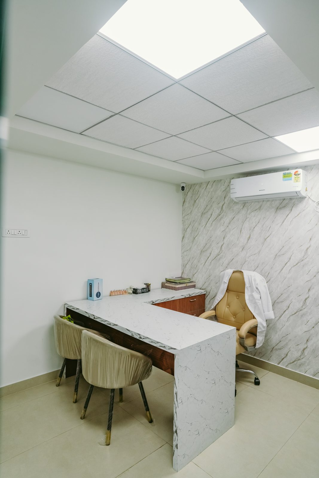 Doctor's cabin with stone-finish wall