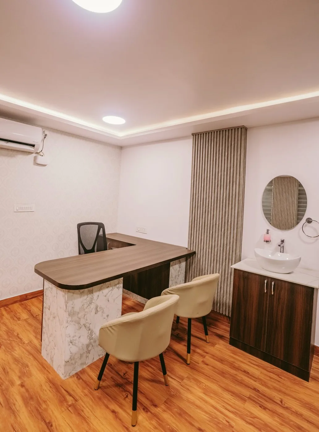 Apollo Clinic New BEL Road consultation room