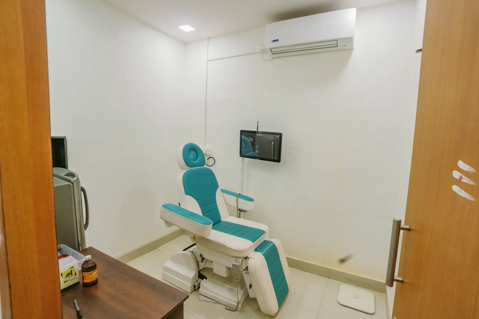 Doctor clinic interior design