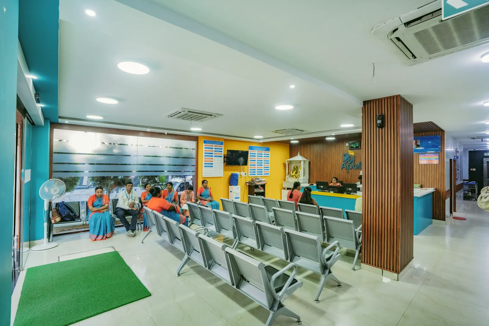 Clinic reception design simple