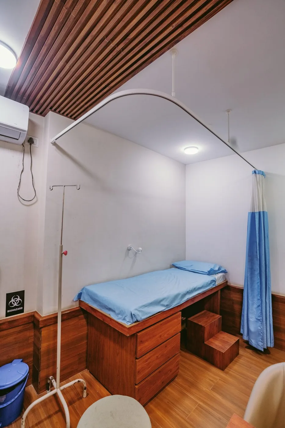 Clinic bed interior designer near me