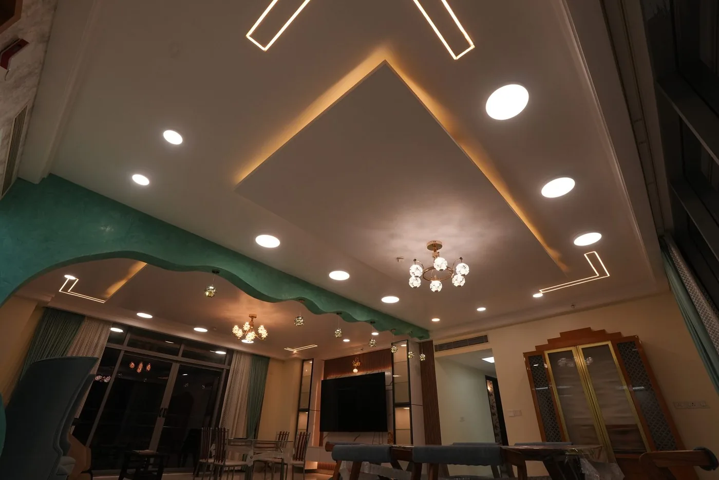 Modern roof ceiling interior designer