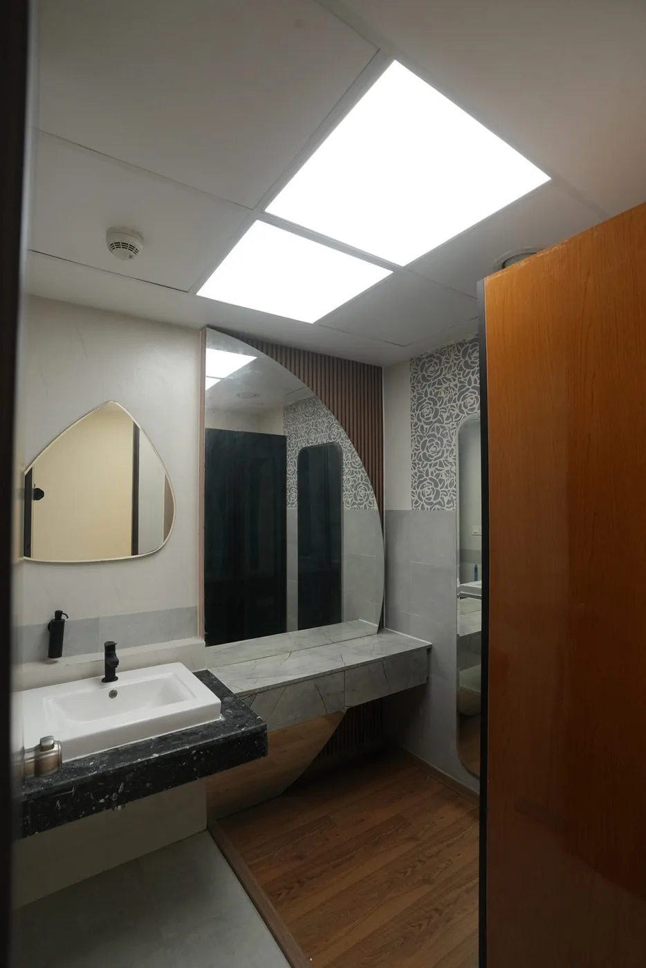 Powder bath, interior design, Candidscape