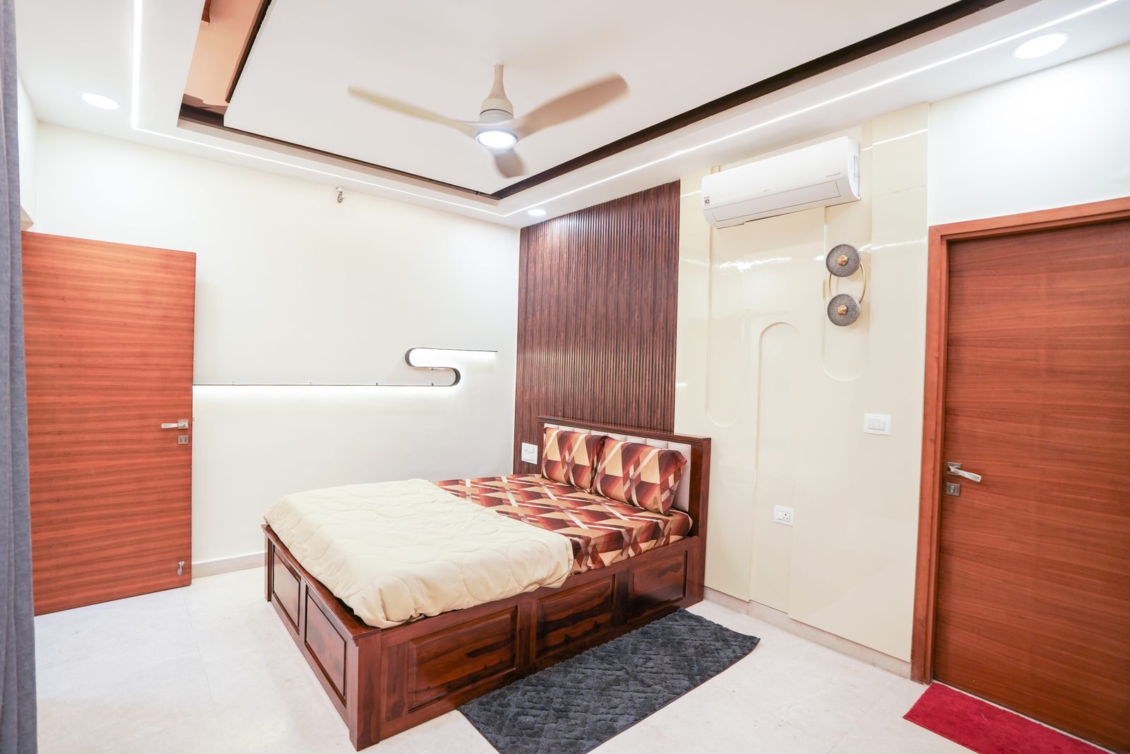 Bedroom with leather headboard and twin doors