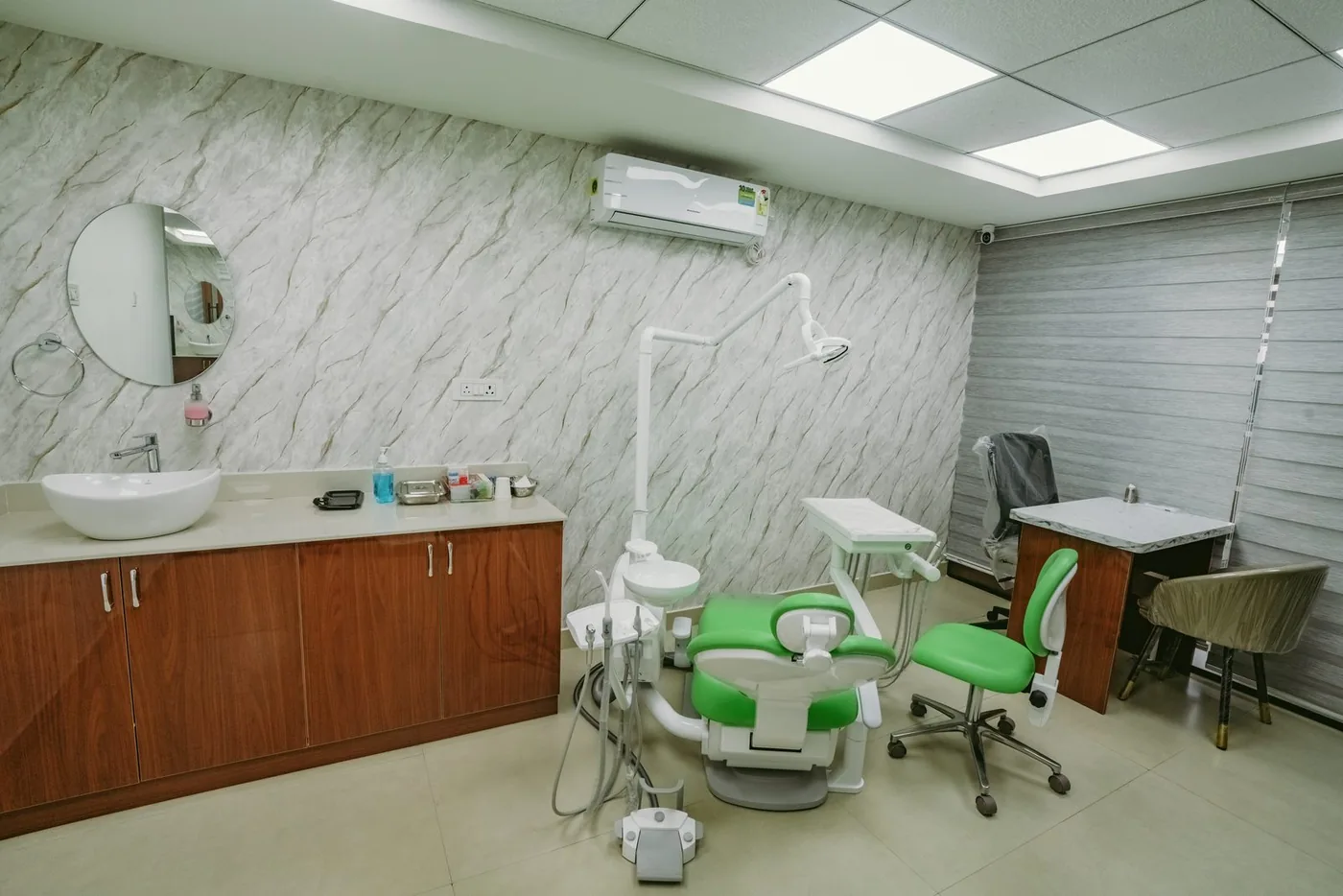 Apollo Akshaya Nagar Dental Suite — A dental operatory planned around equipment access.